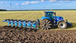 Ploughing w/ Spade lug Step Wheels for Xtra Traction | 0% slip! New Holland T7.270 & Lemken Juwel 10